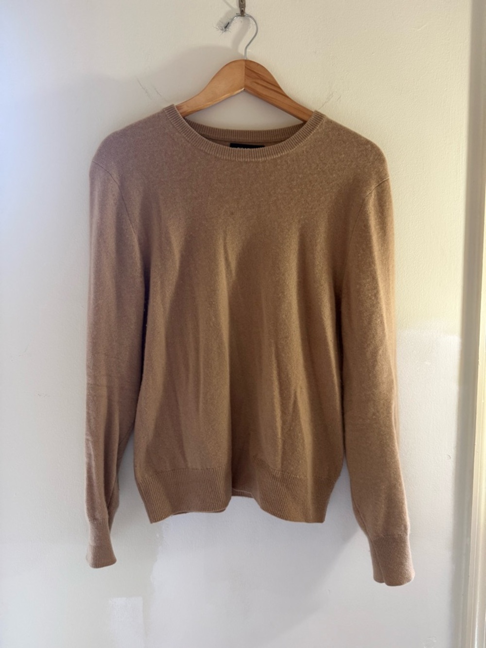 Naadam 100% cashmere Crewneck Sweater in Camel